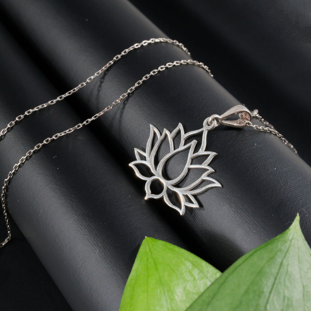 Lotus Çiçeği Gümüş Bayan Kolye