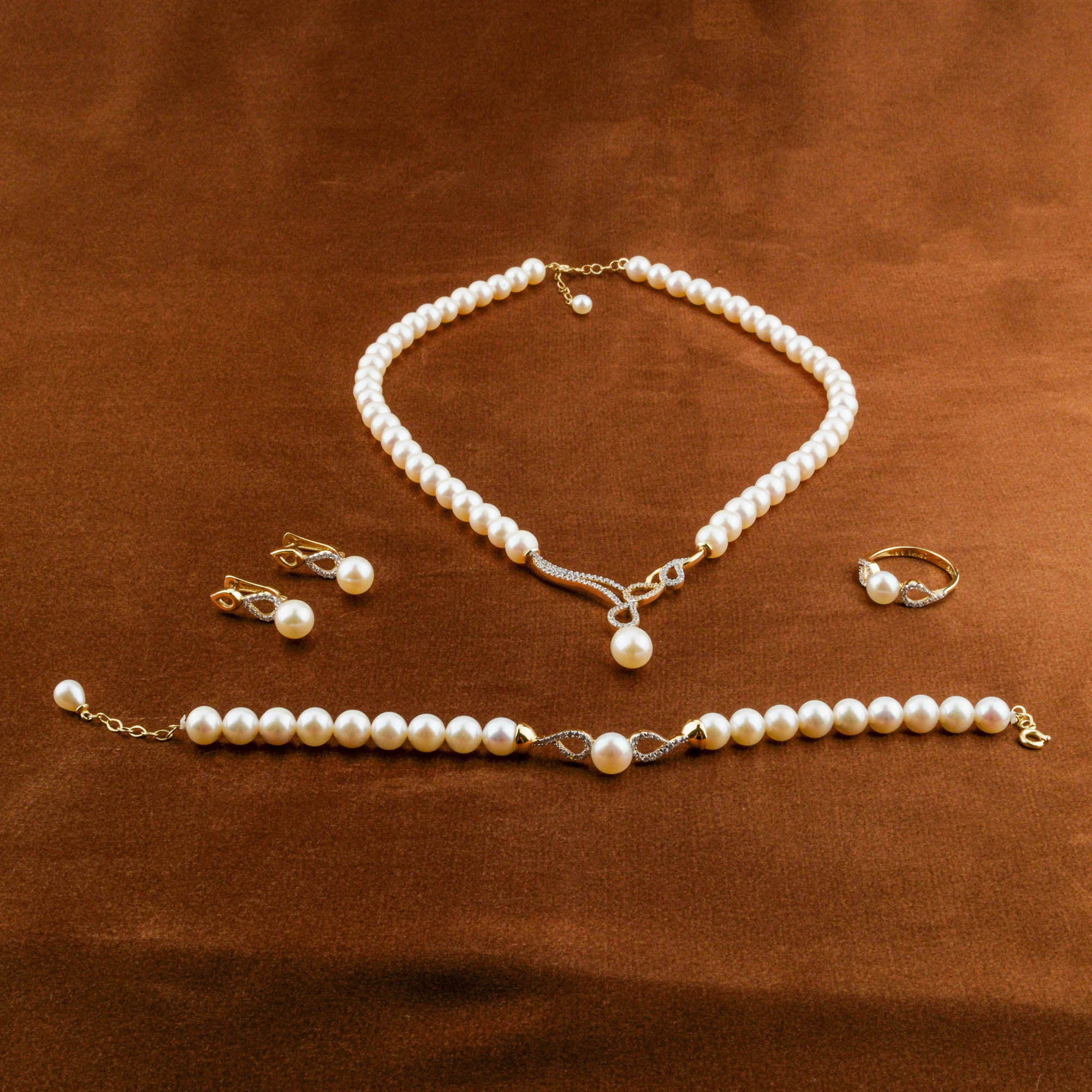 konya-dogal-tas-evi-inci-tasli-14k-altin-tasarim-set