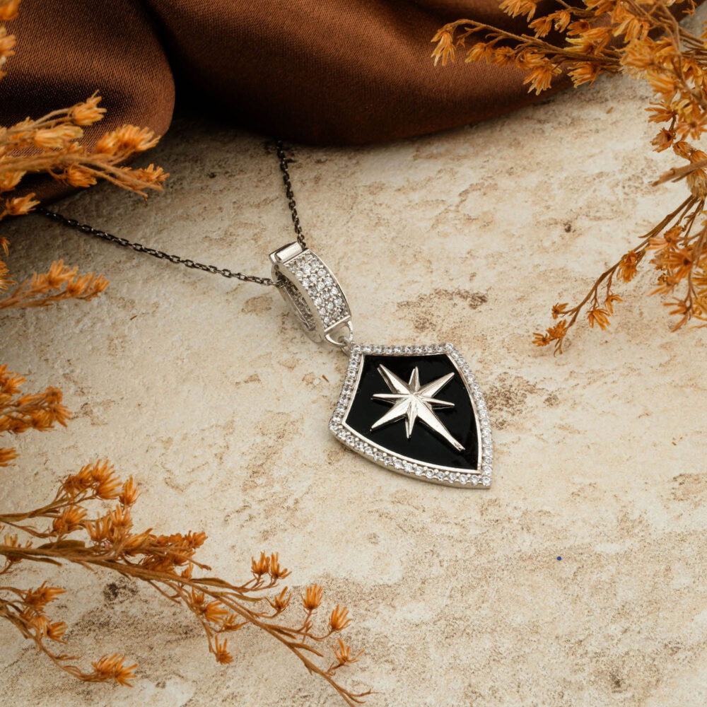 Siyah Mineli Kalkan Kuzey Yıldızı 925 Ayar Gümüş Kolye