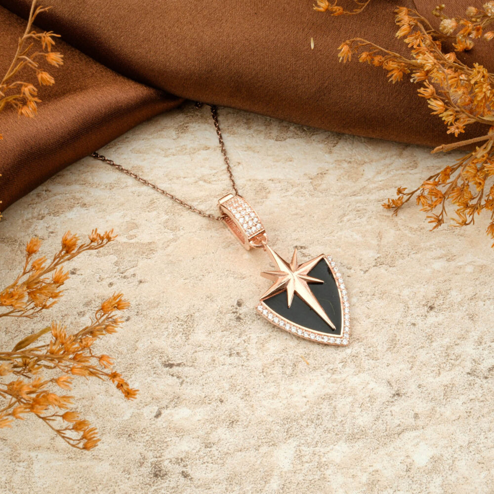 Siyah Mineli Kalkan Kuzey Yıldızı 925 Ayar Gümüş Rose Kolye