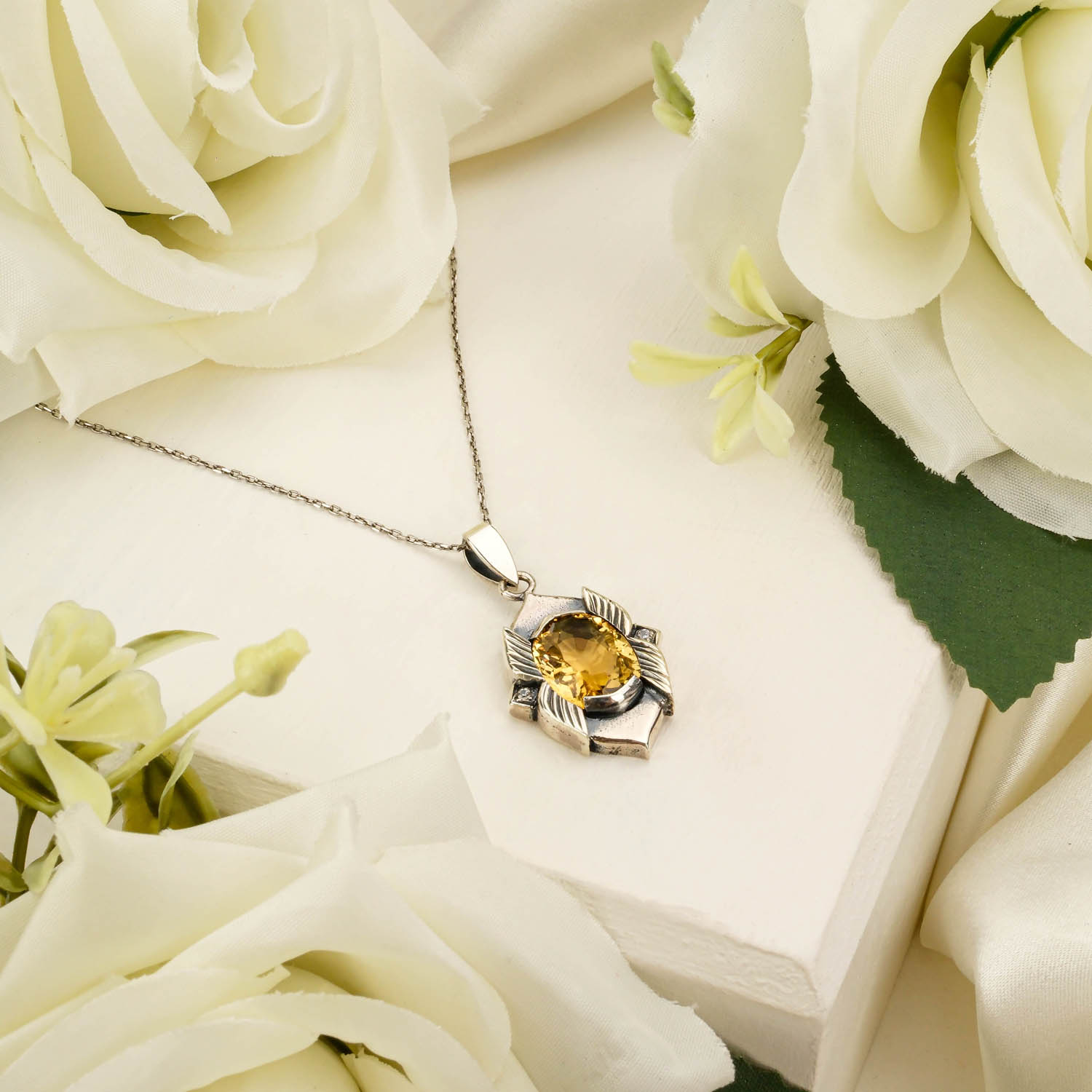 konya-dogaltas-evi-sitrin-tasi-925-ayar-gumus-unisex-kolye