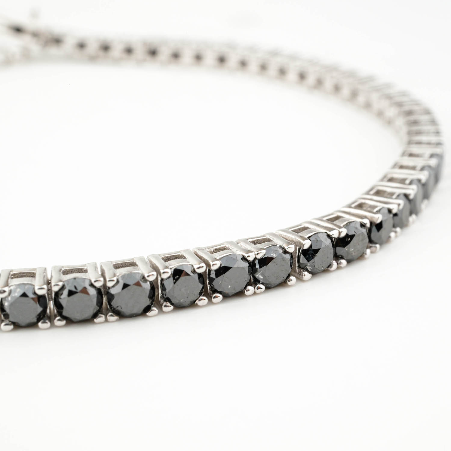konya-dogaltas-evi-luks-siyah-elmas-black-diamond-925-ayar-gumus-su-yolu-bileklik