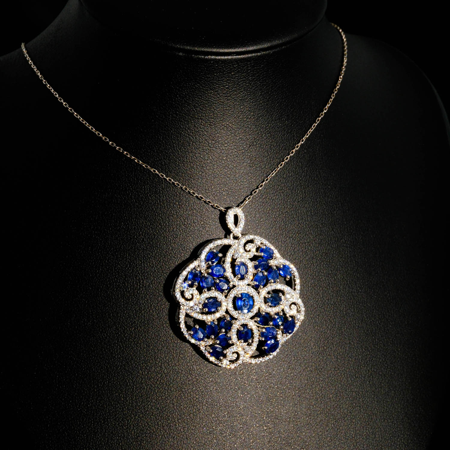 konya-dogaltas-evi-orijinal-degerli-tasli-safir-kolye-tasarimi