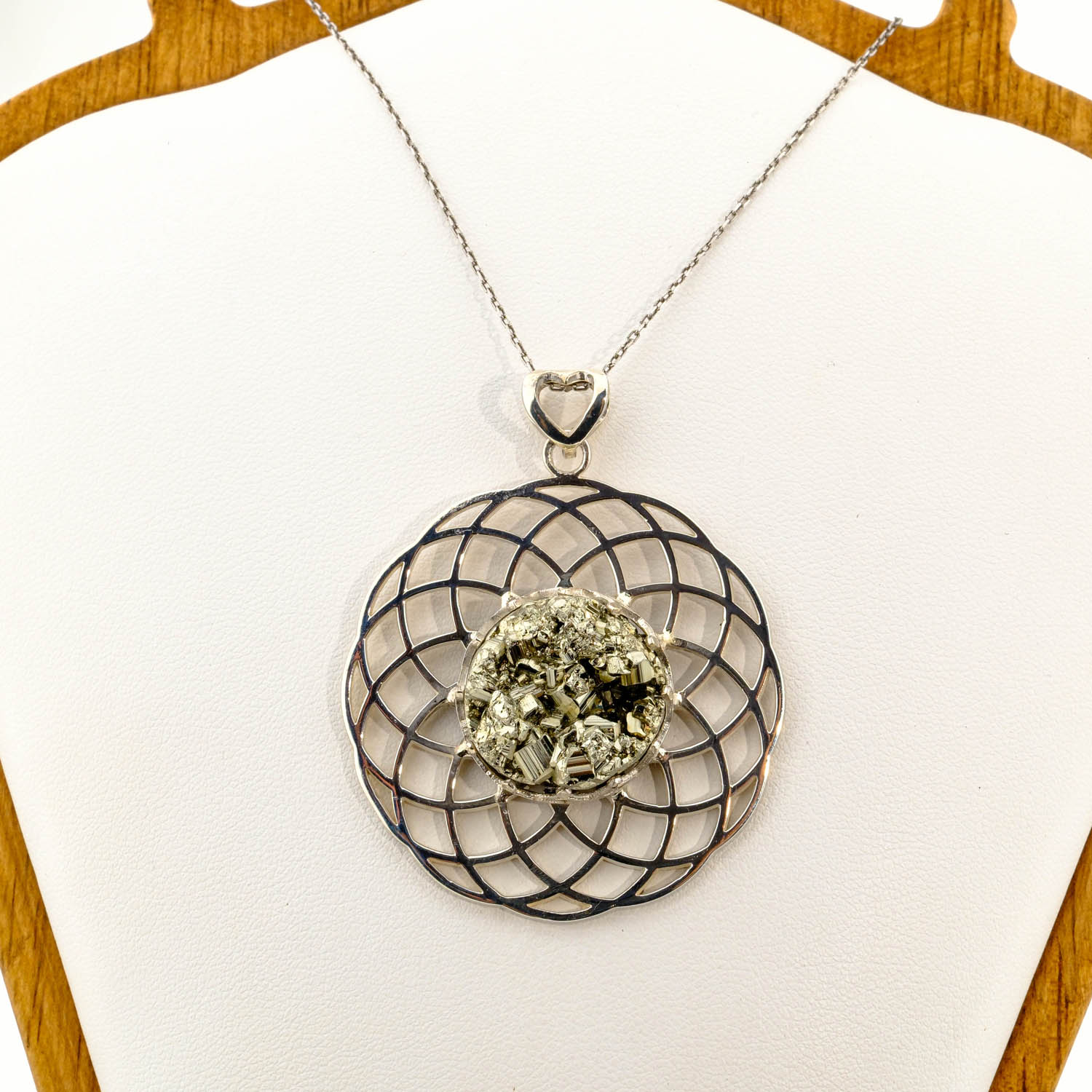 konya-dogaltas-evi-pirit-tasi-925-ayar-gumus-tasarimli-kolye