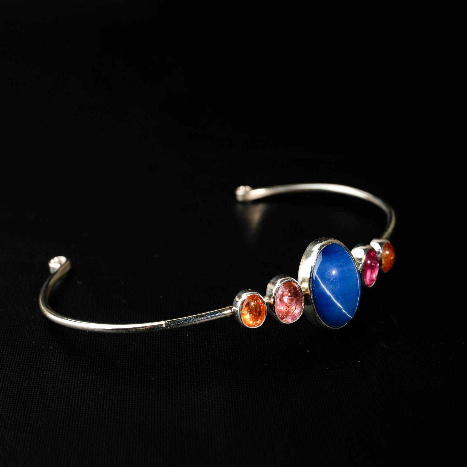 konya-dogaltas-evi-star-safir-turmalin-gunes-tasli-orijinal-925-ayar-gumus-kelepce-bileklik