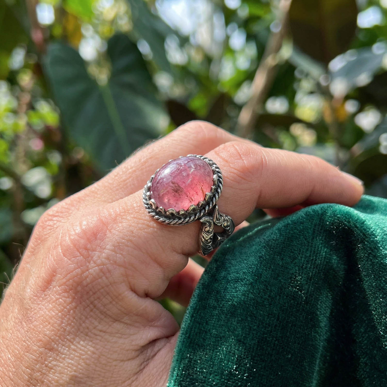 konya-dogaltas-evi-orijinal-pembe-turmalin-925-ayar-gumus-el-isciligi-uniseks-yuzuk