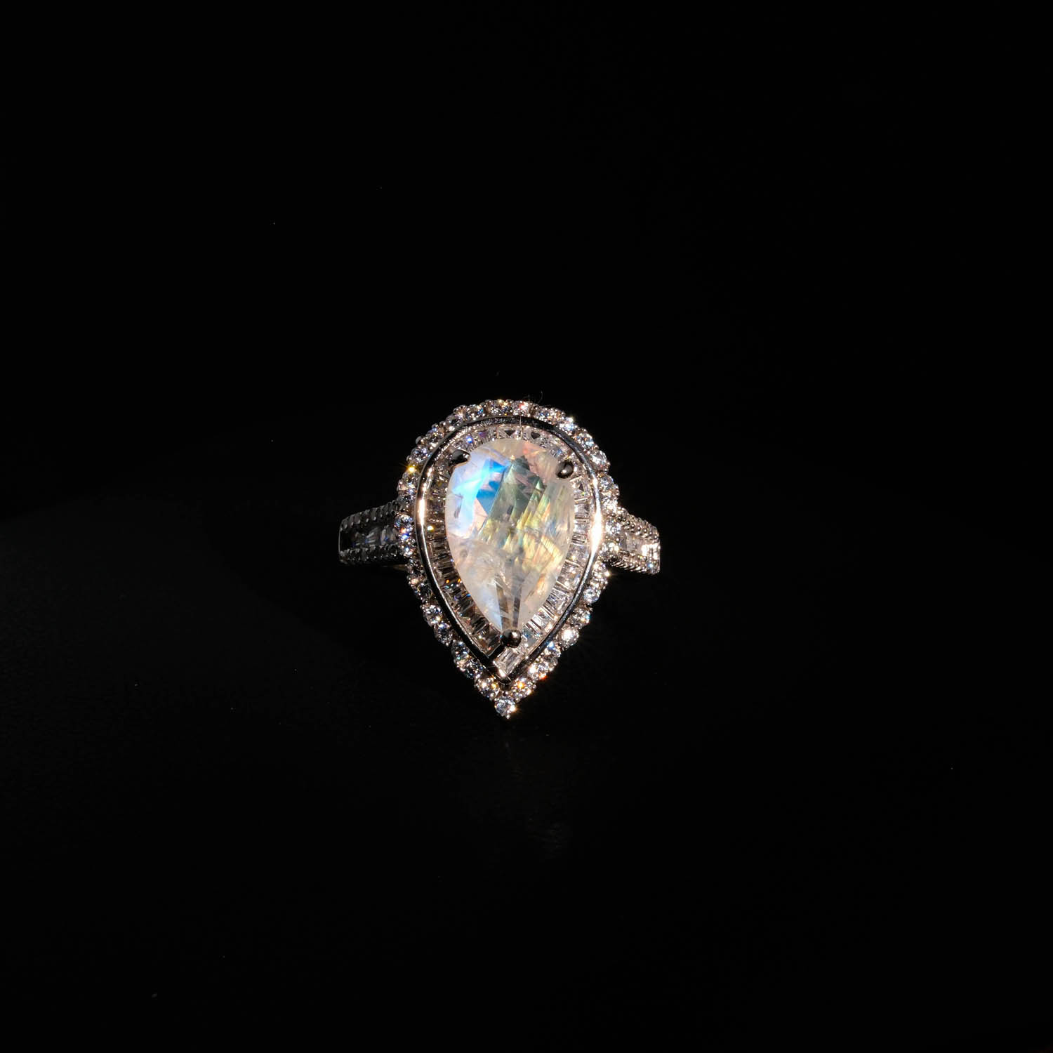 konya-dogaltas-evi-ozel-secilmis-ay-tasi-925-ayar-gumus-tasarim-bayan-yuzuk