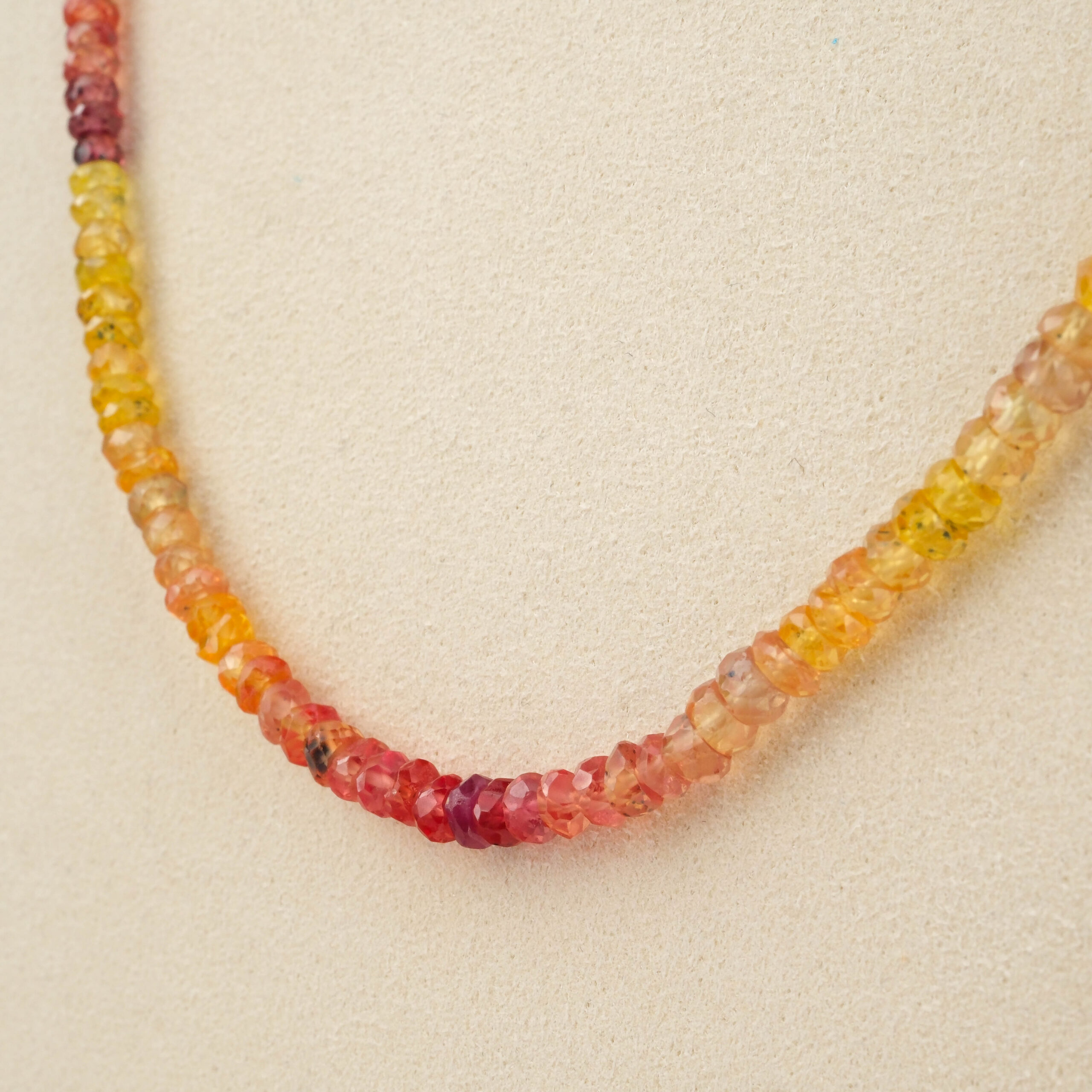 konya-dogaltas-evi-sifali-sari-ve-kirmizi-safir-dogal-tas-kolye-gerdanlik-modelleri