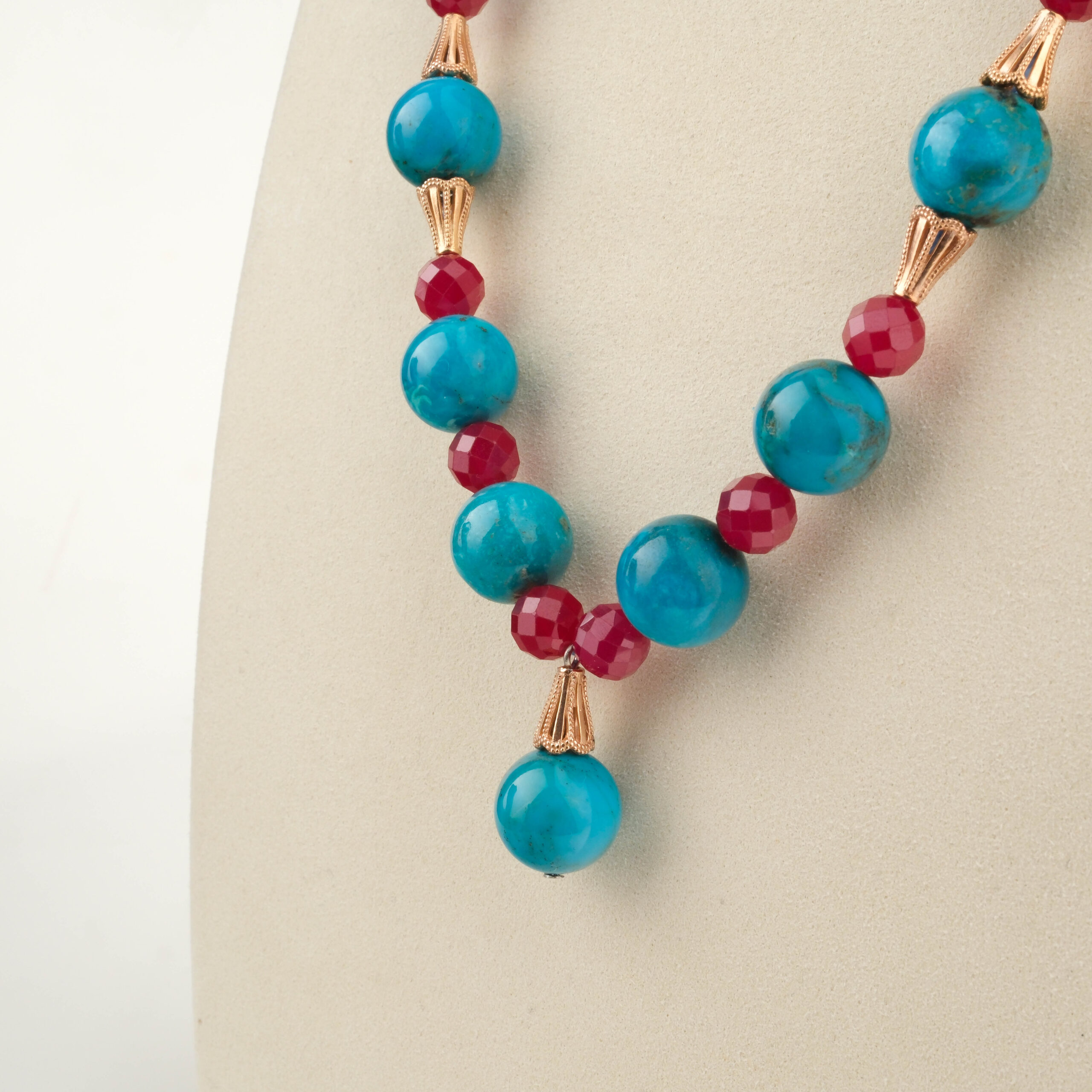 konya-dogaltas-evi-sifali-turkuaz-ve-yakut-dogal-tas-925-ayar-gumus-bayan-kolye-gerdanlik-modelleri