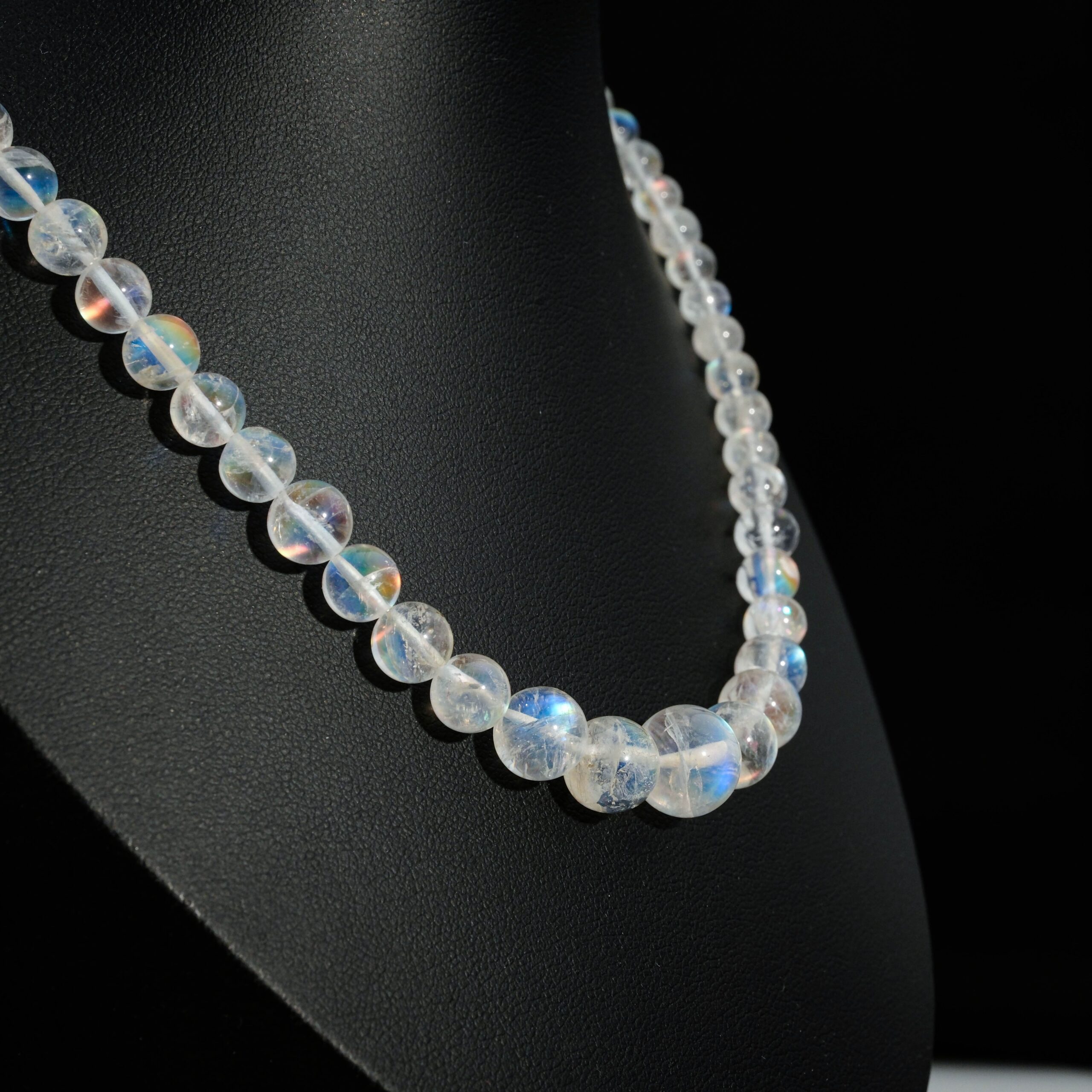 collier-pierre-de-lune-qualite-vip-argent-925 VIP quality moonstone 925 sterling silver necklace with blue flashes.