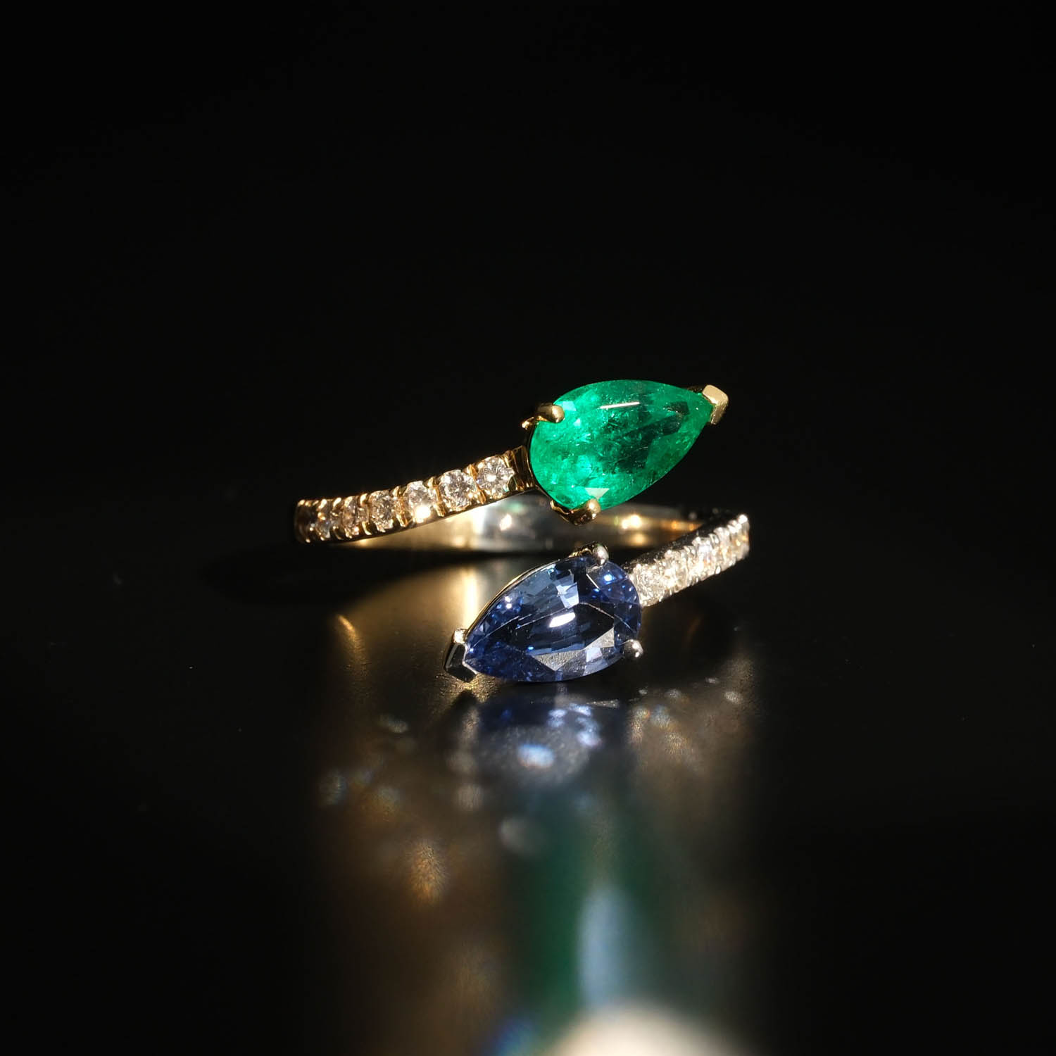 luxury-handmade-emerald-sapphire-diamond-gold-ring Konyadogaltasevi tekli üretim pırlantalı VIP altın yüzük detayı.