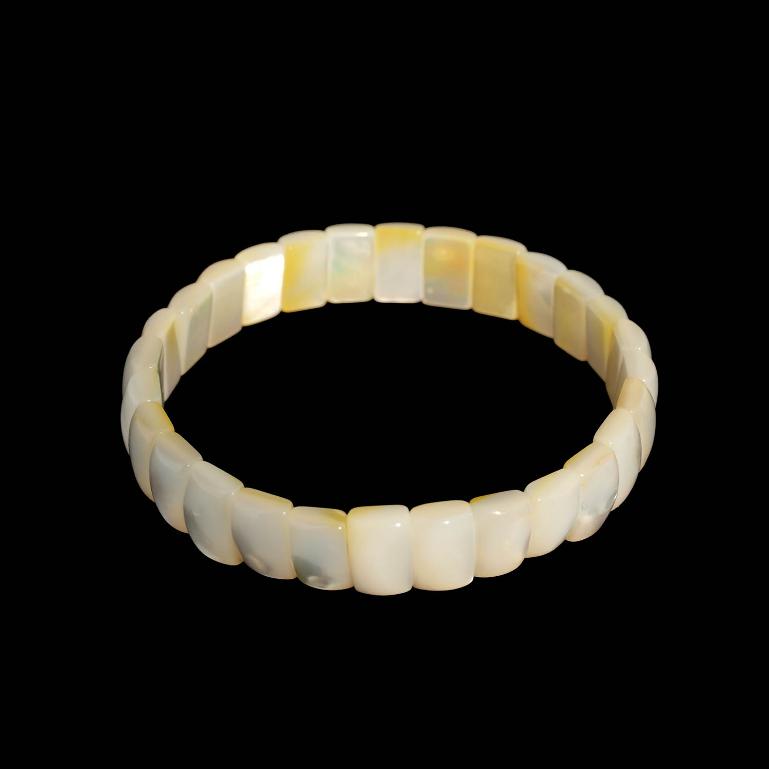 bracelet-pierre-naturelle-nacre-ocean-coupe-rectangulaire-rolex Bracciale rolex taglio rettangolare in madreperla oceanica originale con riflessi iridescenti nei toni bianco perla e crema.