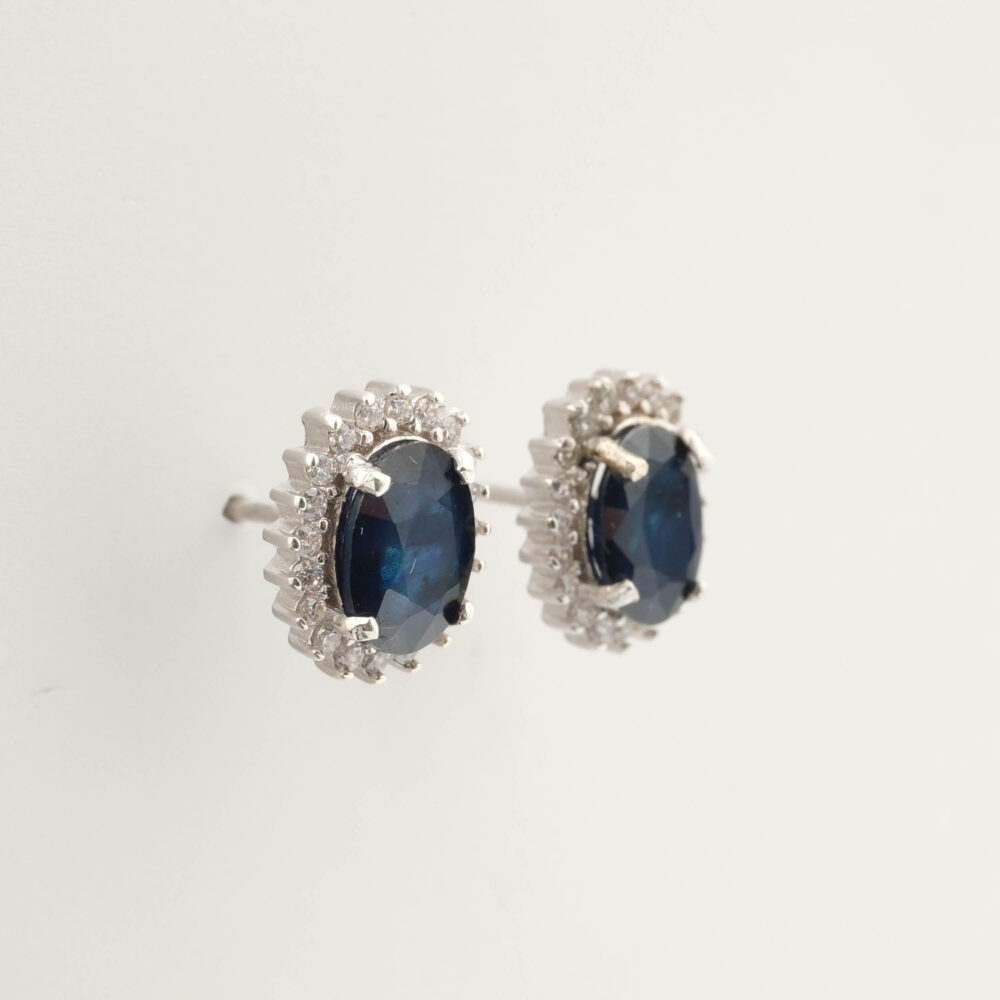 Boucles d'oreilles de luxe en argent sterling 925 ornées de pierres de saphir bleu originales coupe ovale et d'un halo de zircon.