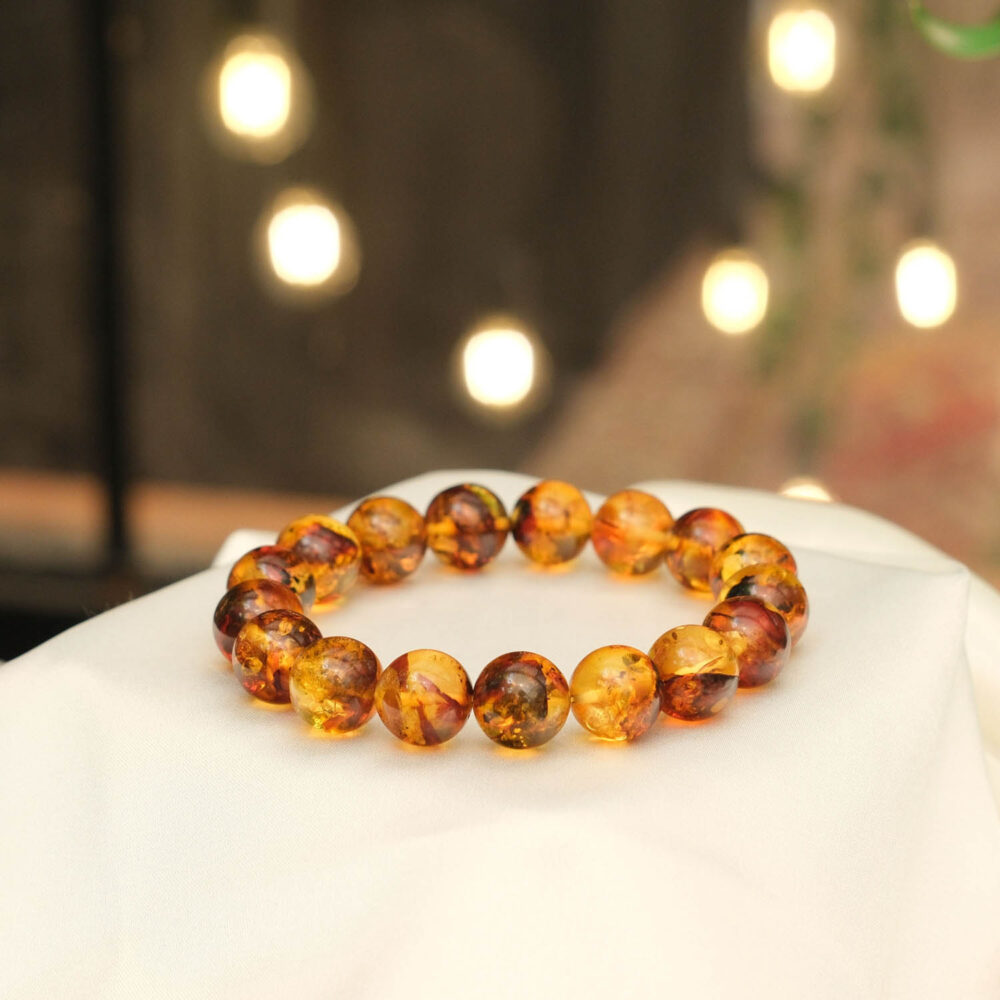 Design-Armband aus originalem 12-13mm baltischen Bernstein-Natursteinen im glatten Rundperlen-Schliff für Erwachsene.