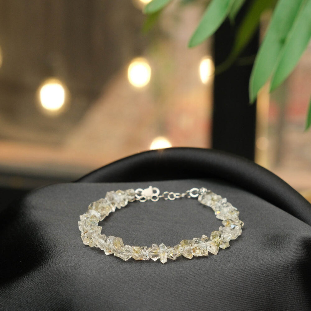 Luxus-Design-VIP-Armband aus originalen klaren Herkimer-Diamant-Natursteinen mit goldfarbenen Einschlüssen und 925er Silberverschluss.