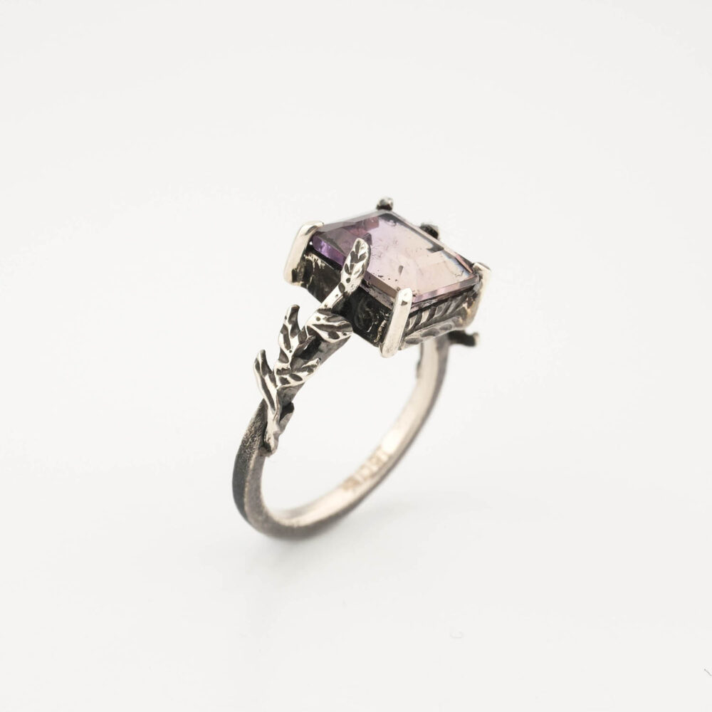 Bague de luxe pour femme en argent sterling 925 noir ornée d'un motif de feuille de lierre et d'une grande pierre d'amétrine naturelle originale.