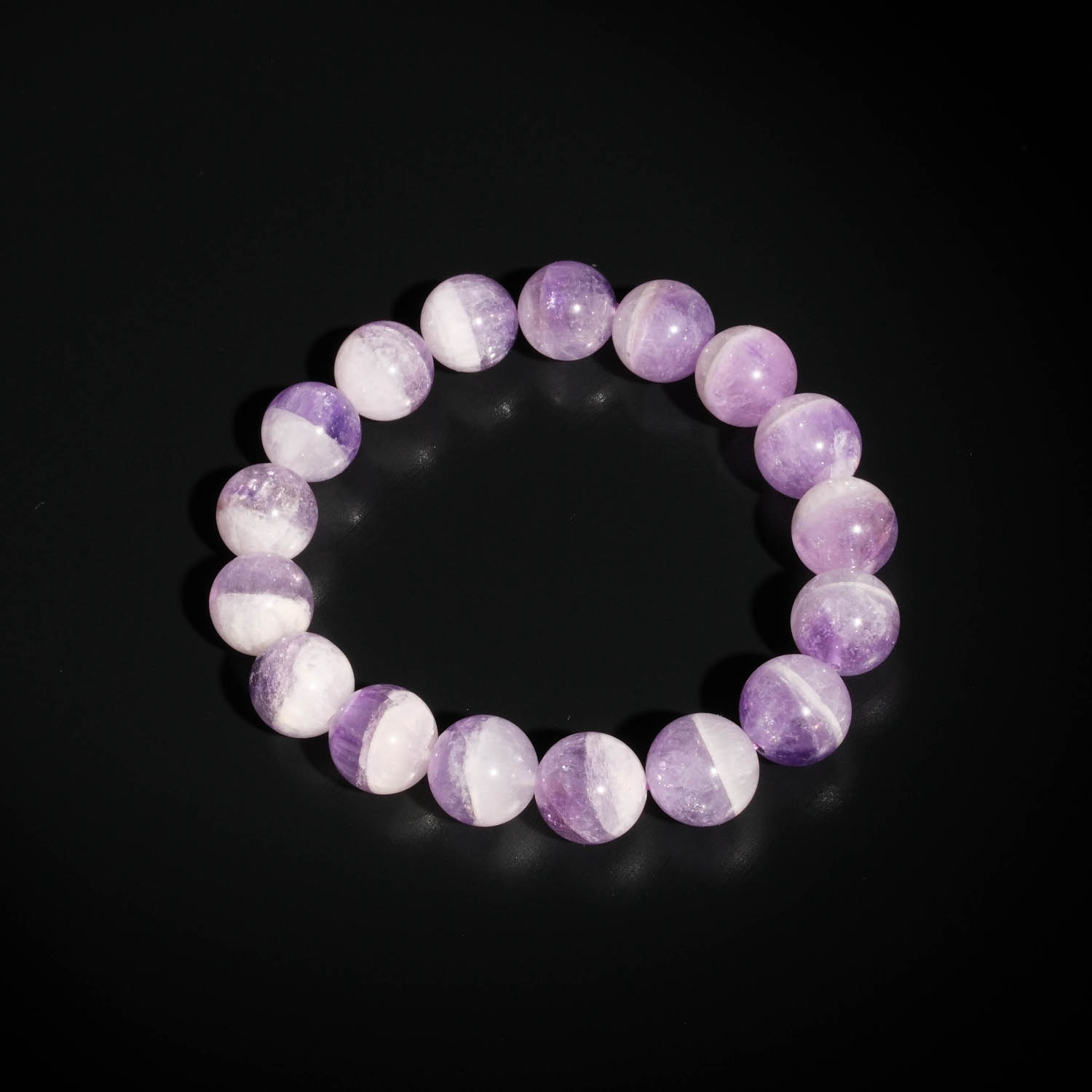 original-two-tone-amethyst-quartz-gemstone-round-bead-bracelet Pulsera de diseño adornada con cuentas redondas de 12-13mm de gema de amatista de dos colores natural original.
