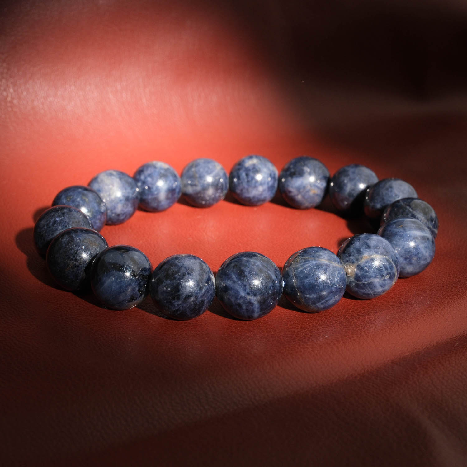 orijinal-5a-kalite-12-13mm-safir-dogal-tas-kure-kesim-bileklik سوار راقٍ مرصع بحجر الزفير السافير الأزرق الطبيعي الأصلي درجة 5A+ خرز مستدير حجم ١٢-١٣ مم.