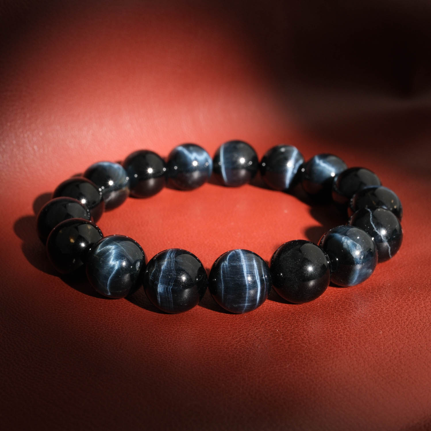 orijinal-6a-kalite-12-13mm-mavi-kaplangozu-dogal-tas-kure-kesim-bileklik سوار رجالي أنيق مرصع بحجر عين النمر الأزرق الطبيعي الأصلي درجة 6A+ خرز مستدير حجم ١٢-١٣ مم.