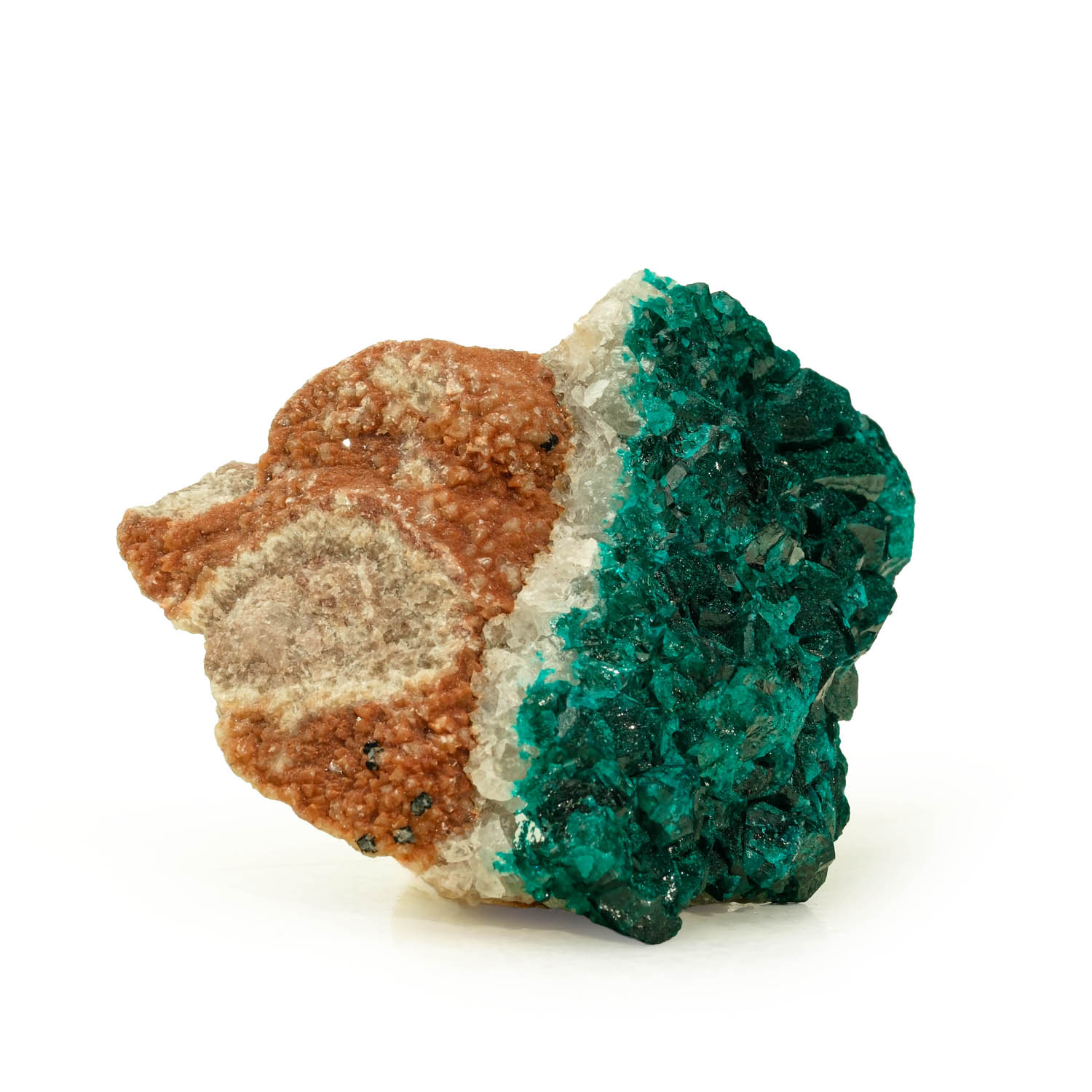 dioptase-brut-pierre-naturelle-echantillon-cristal A natural raw emerald-green dioptase crystal cluster specimen.