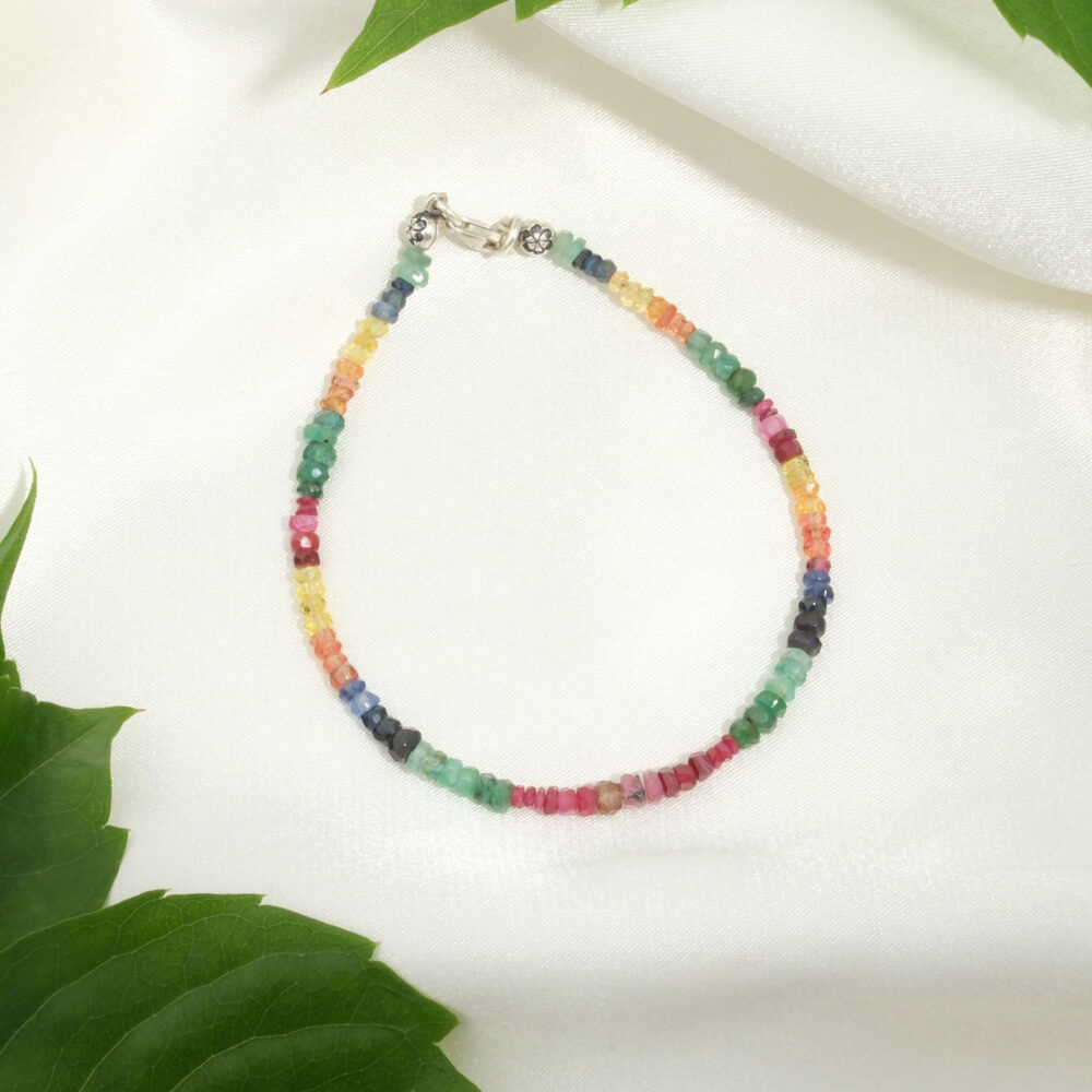 Orijinal 2-3 mm faset rondel kesim zümrüt, safir ve yakut doğal taş 925 ayar gümüş 17 cm kadın bileklik.