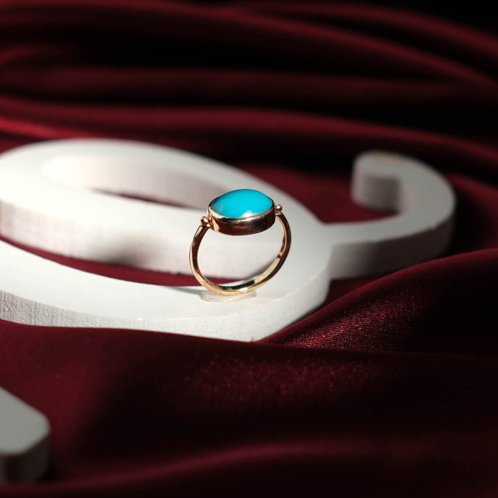 kadın yüzük[cite: 23]. Genuine natural Arizona Sleeping Beauty turquoise oval cabochon yellow gold plated 925 silver minimalist ring