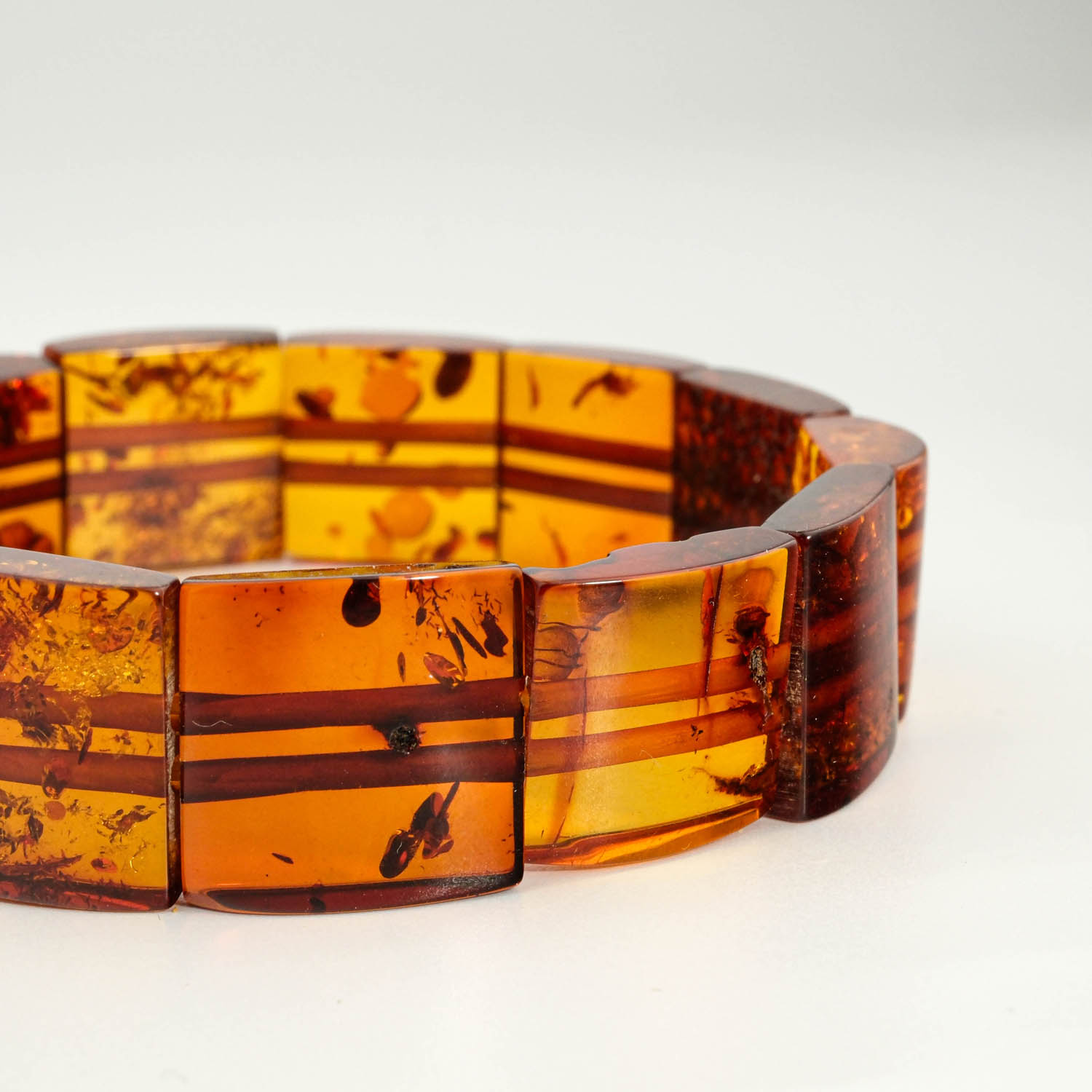 سوار-للجنسين-من-الكهرمان-الطبيعي-الأصلي-موديل-رولكس-مع-شهادة Bracelet unisexe de luxe en ambre véritable certifié maillons style rolex nuances cognac.